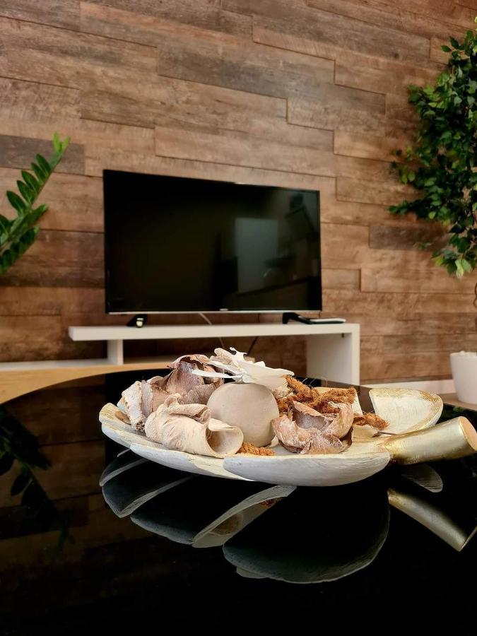 Laci Lak Premium Apartment Орадя Экстерьер фото