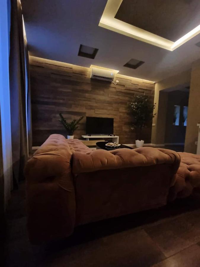 Laci Lak Premium Apartment Орадя Экстерьер фото