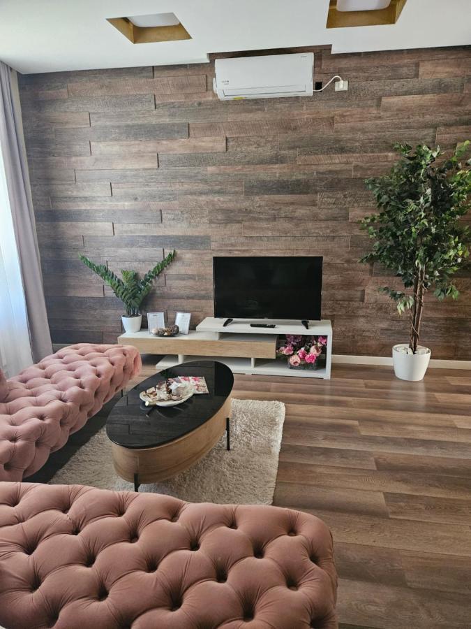 Laci Lak Premium Apartment Орадя Экстерьер фото