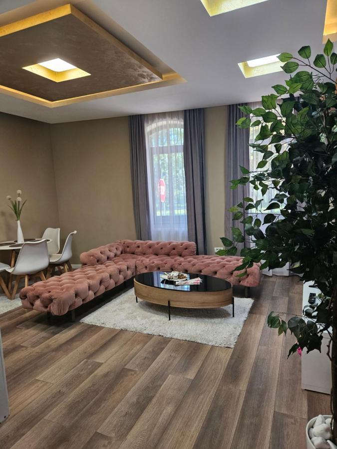 Laci Lak Premium Apartment Орадя Экстерьер фото